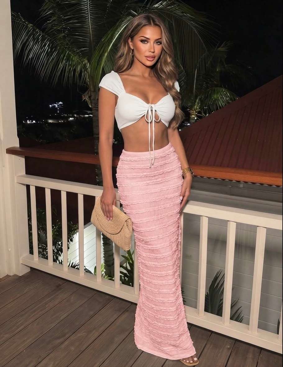 Falda larga rosa con textura y top anudado