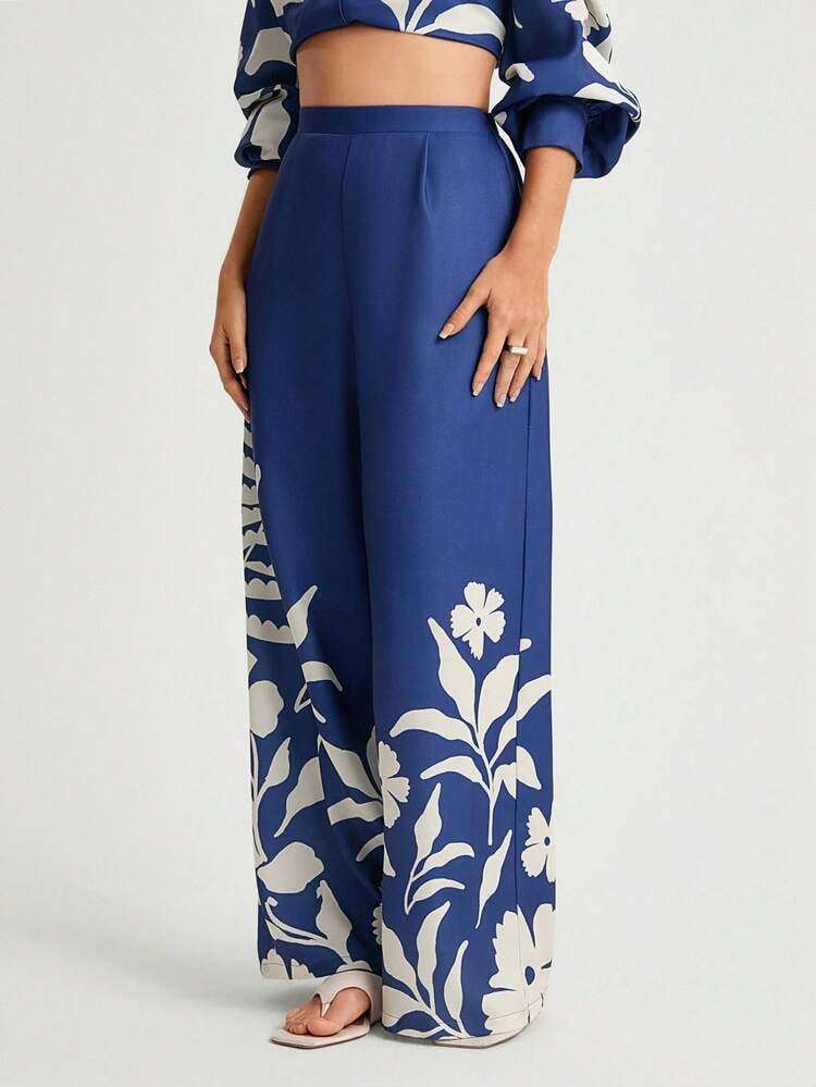 Pantalón palazzo azul con estampado de hojas blancas